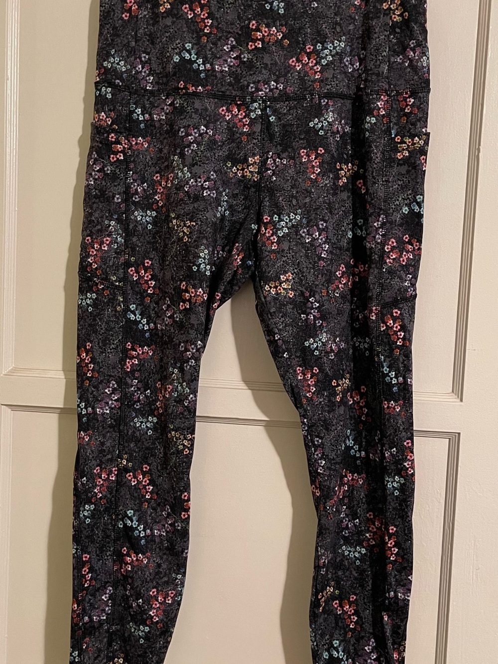 Vogo Athletica floral print high-rise athletic leggings featuring side pockets